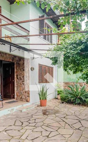 Casa à venda com 278m², 7 quartos e 3 vagas Casa à venda com 278m², 7 quartos e 3 vagasÁrea externa
