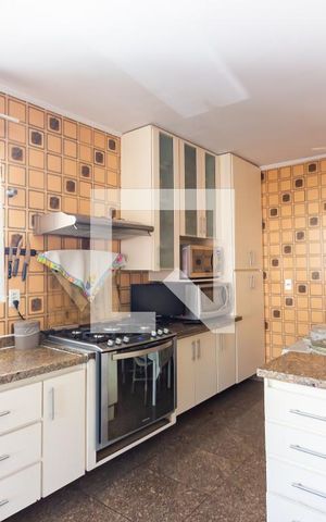 Casa para alugar com 350m², 6 quartos e 6 vagas Casa para alugar com 350m², 6 quartos e 6 vagasCozinha