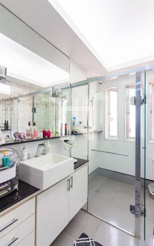 Casa para alugar com 350m², 6 quartos e 6 vagas Casa para alugar com 350m², 6 quartos e 6 vagasBanheiro
