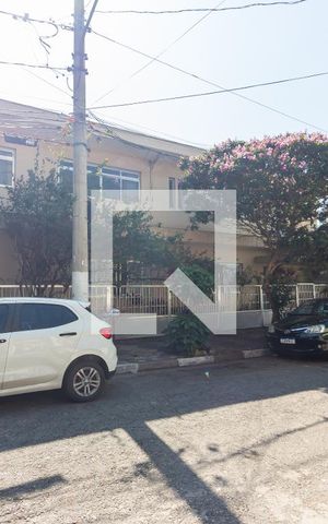 Casa para alugar com 350m², 6 quartos e 6 vagas Casa para alugar com 350m², 6 quartos e 6 vagasFachada