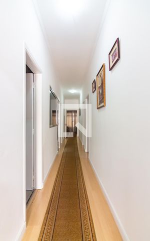 Casa para alugar com 350m², 6 quartos e 6 vagas Casa para alugar com 350m², 6 quartos e 6 vagasCorredor