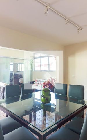 Casa para alugar com 350m², 6 quartos e 6 vagas Casa para alugar com 350m², 6 quartos e 6 vagasSala