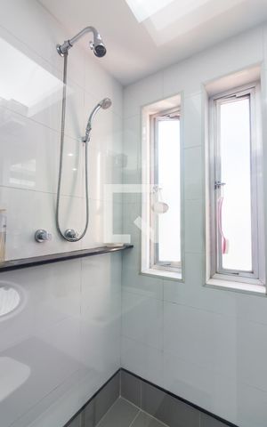 Casa para alugar com 350m², 6 quartos e 6 vagas Casa para alugar com 350m², 6 quartos e 6 vagasBanheiro