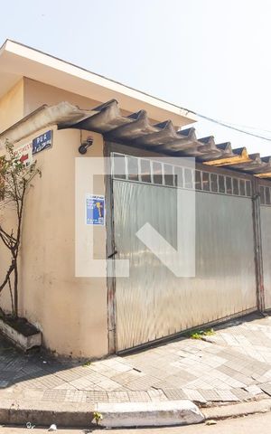Casa para alugar com 350m², 6 quartos e 6 vagas Casa para alugar com 350m², 6 quartos e 6 vagasFachada