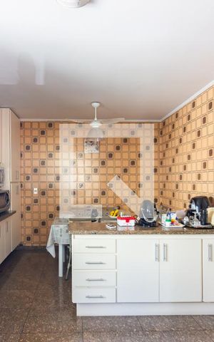 Casa para alugar com 350m², 6 quartos e 6 vagas Casa para alugar com 350m², 6 quartos e 6 vagasCozinha