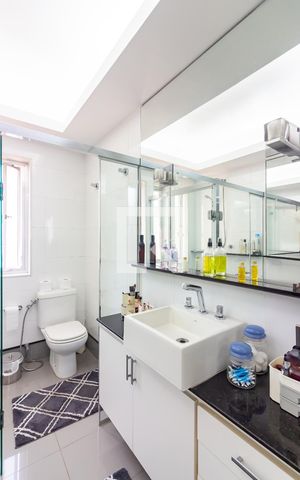 Casa para alugar com 350m², 6 quartos e 6 vagas Casa para alugar com 350m², 6 quartos e 6 vagasBanheiro