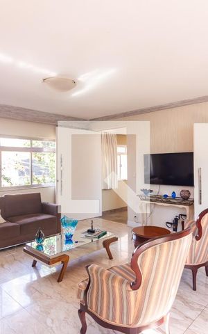 Casa para alugar com 350m², 6 quartos e 6 vagas Casa para alugar com 350m², 6 quartos e 6 vagasSala de Estar