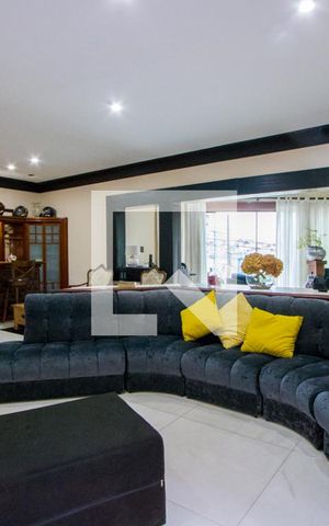 Casa para alugar com 373m², 3 quartos e 5 vagas Casa para alugar com 373m², 3 quartos e 5 vagasSala