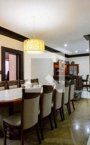 Casa para alugar com 373m², 3 quartos e 5 vagas Casa para alugar com 373m², 3 quartos e 5 vagasSala