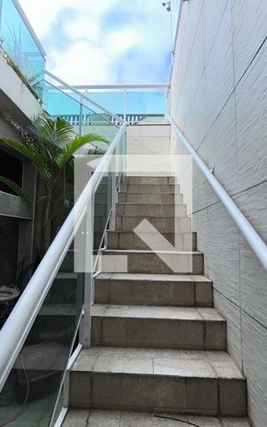 Casa para alugar com 400m², 3 quartos e 5 vagasEsacada de acesso a piscina