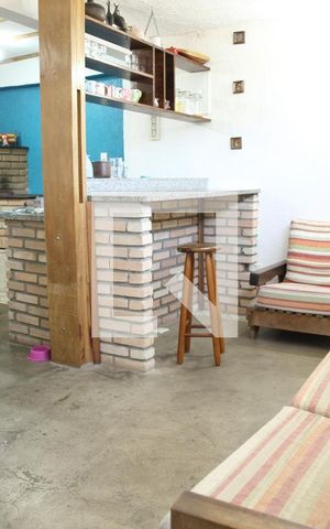Casa à venda com 300m², 5 quartos e 2 vagasÁrea de convivência + churrasqueira/forno/fogão