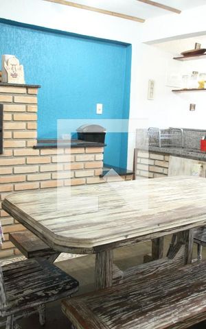 Casa à venda com 300m², 5 quartos e 2 vagaschurrasqueira/forno/fogão a lenha