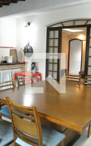 Casa à venda com 300m², 5 quartos e 2 vagasEdícula