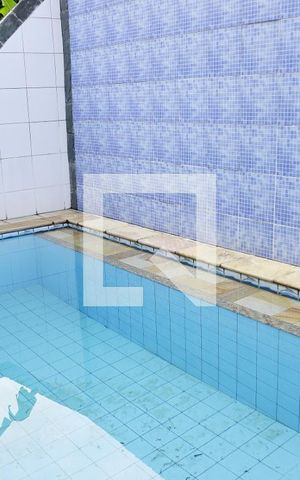 Casa de condomínio à venda com 150m², 3 quartos e 1 vagaPiscina