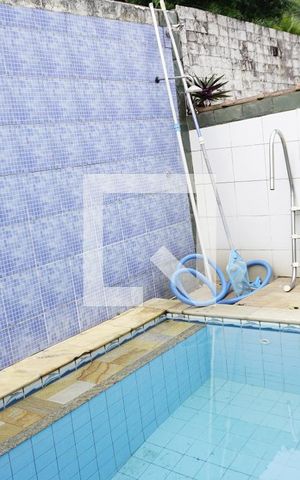 Casa de condomínio à venda com 150m², 3 quartos e 1 vagaPiscina