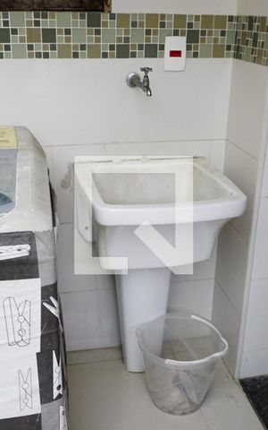 Casa de condomínio à venda com 150m², 3 quartos e 1 vagaLavanderia