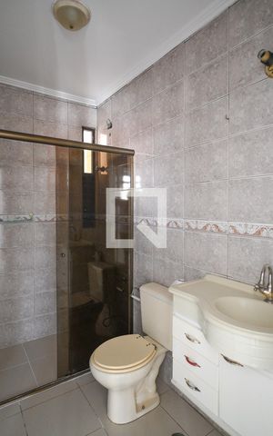 Apartamento à venda com 64m², 2 quartos e 1 vaga Apartamento à venda com 64m², 2 quartos e 1 vagaBanheiro