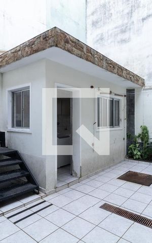 Casa à venda com 230m², 2 quartos e 3 vagas Casa à venda com 230m², 2 quartos e 3 vagasQuintal