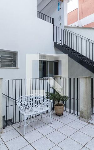 Casa à venda com 230m², 2 quartos e 3 vagas Casa à venda com 230m², 2 quartos e 3 vagasQuintal