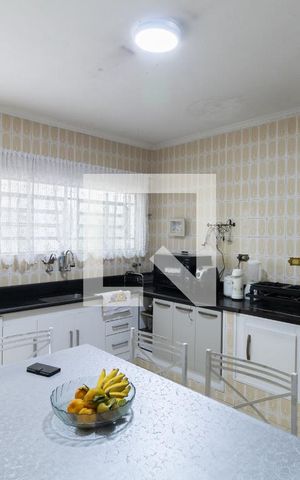 Casa à venda com 230m², 2 quartos e 3 vagas Casa à venda com 230m², 2 quartos e 3 vagasCozinha