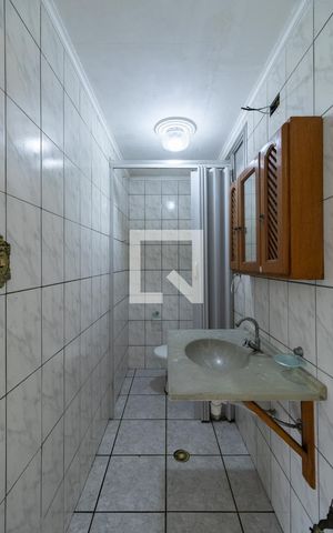 Casa à venda com 230m², 2 quartos e 3 vagas Casa à venda com 230m², 2 quartos e 3 vagasBanheiro da Varanda