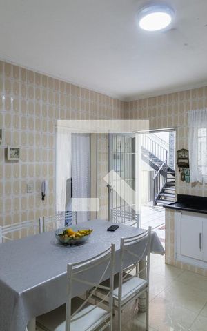 Casa à venda com 230m², 2 quartos e 3 vagas Casa à venda com 230m², 2 quartos e 3 vagasCozinha