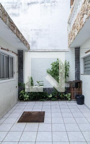 Casa à venda com 230m², 2 quartos e 3 vagas Casa à venda com 230m², 2 quartos e 3 vagasQuintal