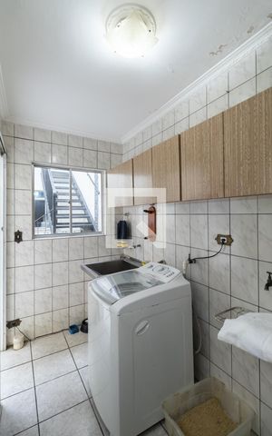 Casa à venda com 230m², 2 quartos e 3 vagas Casa à venda com 230m², 2 quartos e 3 vagasÁrea de Serviço