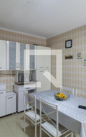 Casa à venda com 230m², 2 quartos e 3 vagas Casa à venda com 230m², 2 quartos e 3 vagasCozinha