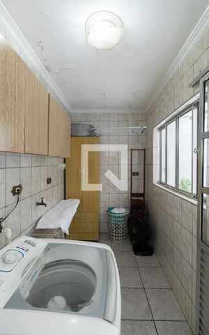 Casa à venda com 230m², 2 quartos e 3 vagas Casa à venda com 230m², 2 quartos e 3 vagasÁrea de Serviço