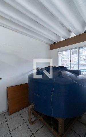 Casa à venda com 230m², 2 quartos e 3 vagas Casa à venda com 230m², 2 quartos e 3 vagasDetalhe