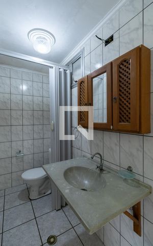 Casa à venda com 230m², 2 quartos e 3 vagas Casa à venda com 230m², 2 quartos e 3 vagasBanheiro da Varanda