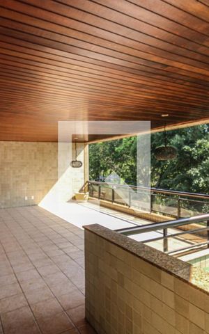 Apartamento à venda com 120m², 3 quartos e 2 vagas Apartamento à venda com 120m², 3 quartos e 2 vagasVaranda