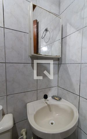 Casa à venda com 72m², 2 quartos e 1 vaga Casa à venda com 72m², 2 quartos e 1 vagaBanheiro