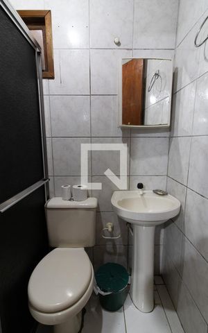 Casa à venda com 72m², 2 quartos e 1 vaga Casa à venda com 72m², 2 quartos e 1 vagaBanheiro
