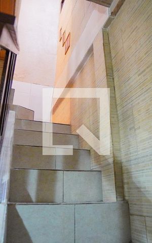 Casa à venda com 240m², 2 quartos e 4 vagasEscada para segundo andar