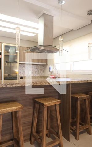 Casa à venda com 310m², 3 quartos e 2 vagasCozinha - Armários