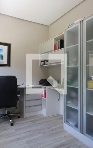 Casa à venda com 310m², 3 quartos e 2 vagasEscritório