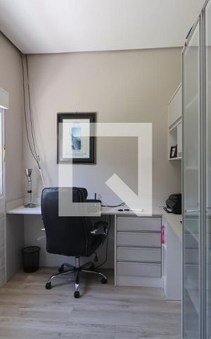 Casa à venda com 310m², 3 quartos e 2 vagasEscritório