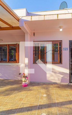 Casa à venda com 58m², 2 quartos e 1 vaga Casa à venda com 58m², 2 quartos e 1 vagaFachada