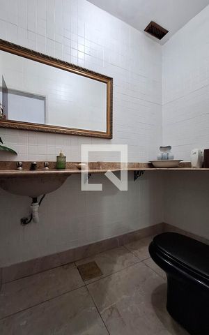 Casa à venda com 300m², 3 quartos e 4 vagas Casa à venda com 300m², 3 quartos e 4 vagasLavabo