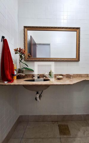 Casa à venda com 300m², 3 quartos e 4 vagas Casa à venda com 300m², 3 quartos e 4 vagasLavabo