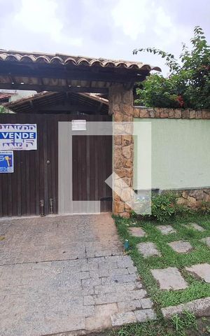 Casa à venda com 300m², 3 quartos e 4 vagas Casa à venda com 300m², 3 quartos e 4 vagasFachada