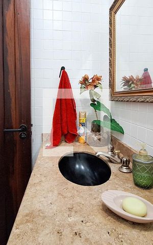 Casa à venda com 300m², 3 quartos e 4 vagas Casa à venda com 300m², 3 quartos e 4 vagasLavabo