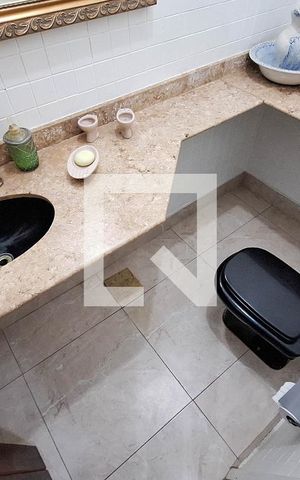 Casa à venda com 300m², 3 quartos e 4 vagas Casa à venda com 300m², 3 quartos e 4 vagasLavabo