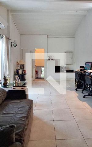 Casa à venda com 300m², 3 quartos e 4 vagas Casa à venda com 300m², 3 quartos e 4 vagasSala 3