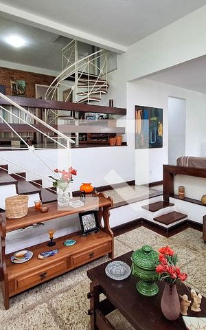 Casa à venda com 300m², 3 quartos e 4 vagas Casa à venda com 300m², 3 quartos e 4 vagasSala 1