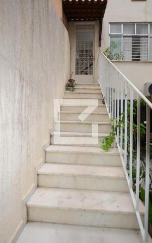 Casa à venda com 160m², 3 quartos e 4 vagasEscada