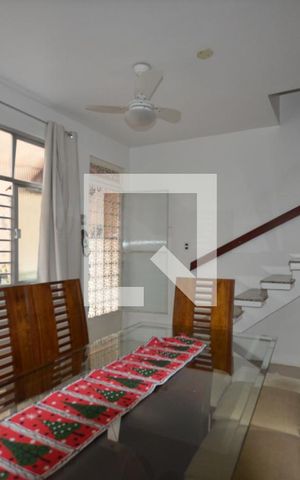 Casa à venda com 160m², 3 quartos e 4 vagasSala