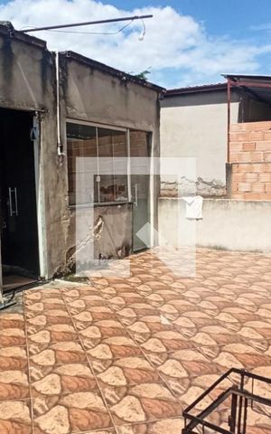 Casa à venda com 160m², 4 quartos e 6 vagas Casa à venda com 160m², 4 quartos e 6 vagasSacada